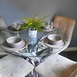 New - Modern Home From Home, 3 Bedrooms, 2.5 Bath