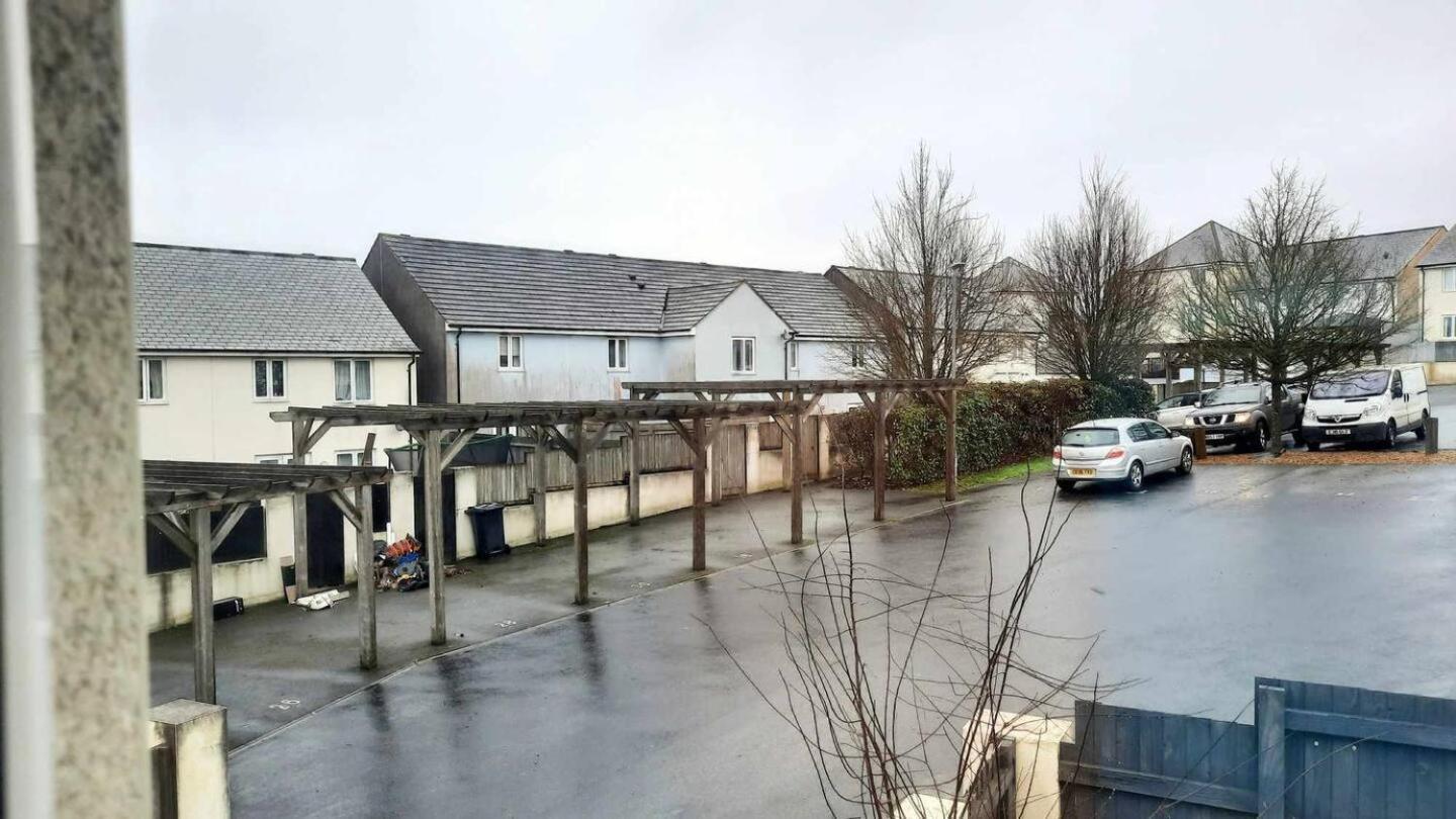 New - Modern From Home, 3 Bedrooms, 2.5 Bath Holiday home