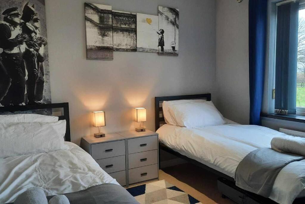 New - Modern From Home, 3 Bedrooms, 2.5 Bath Holiday home Plymouth